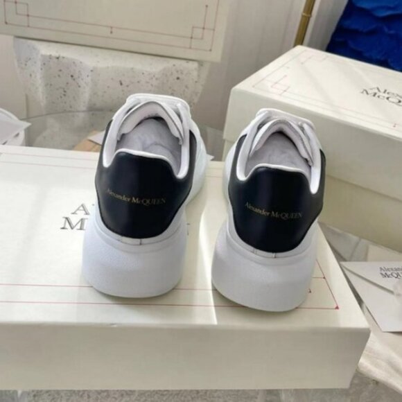 Alexander McQueen White Leather Sporty-Chic Trainers - Picture 5 of 6